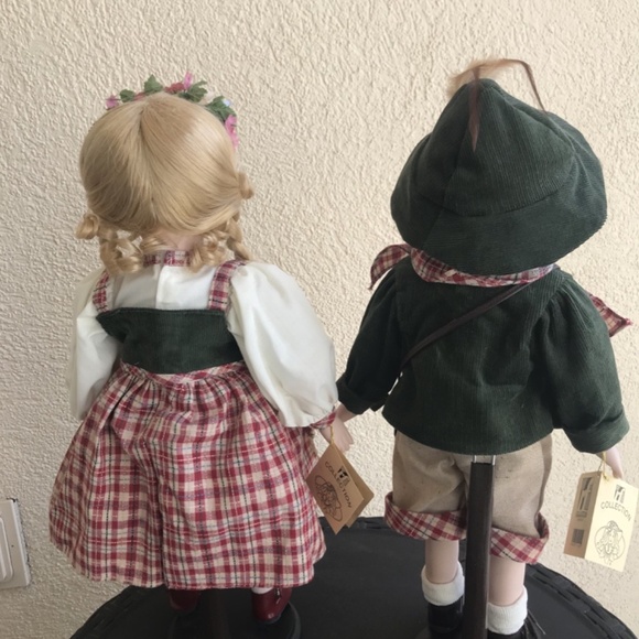 New RF Collection 17" Porcelain German Doll Set Bavarian Attire w/Tags & Stands - Picture 5 of 15